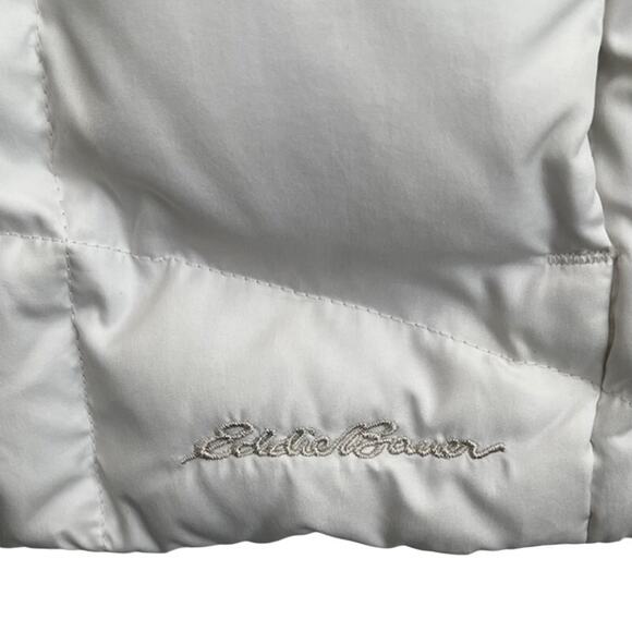 Eddie Bauer EB650 down women's vest in white with side pockets. - Picture 4 of 12